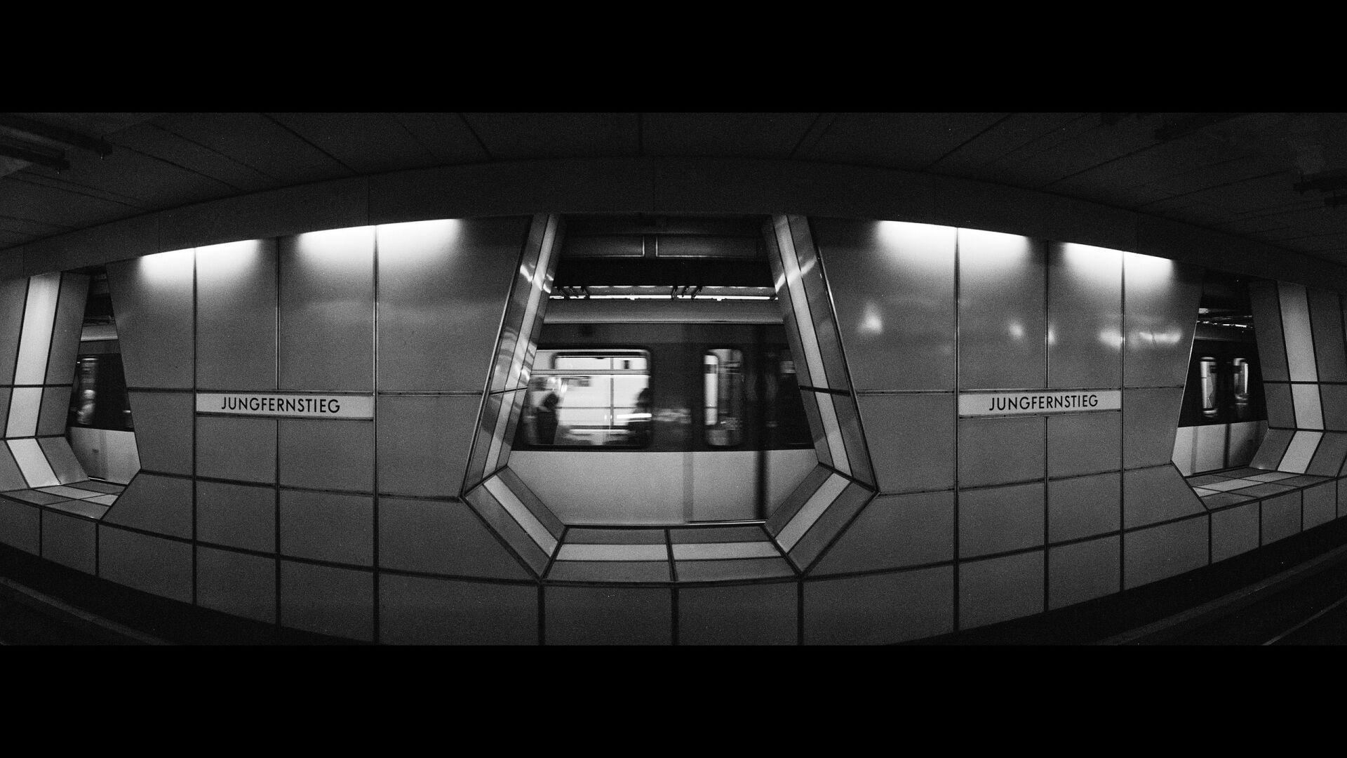 Metro station Jungfernstieg